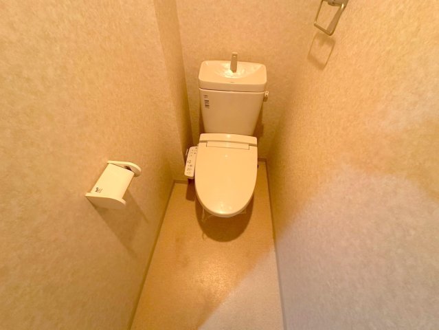 トイレ　綺麗なトイレにはウォシュレット標準装備です。