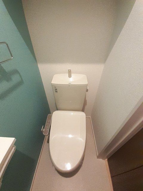 ＪＲ東海道本線 磐田駅 徒歩10分 2階建 築6年のトイレ写真