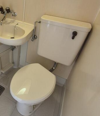 東武東上線 東武練馬駅 徒歩5分 4階建 築37年のトイレ写真