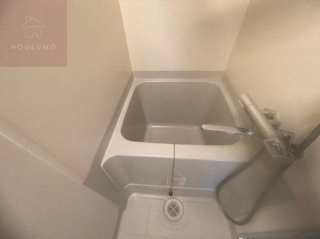 バス・シャワールーム　落ち着いた色調のトイレです