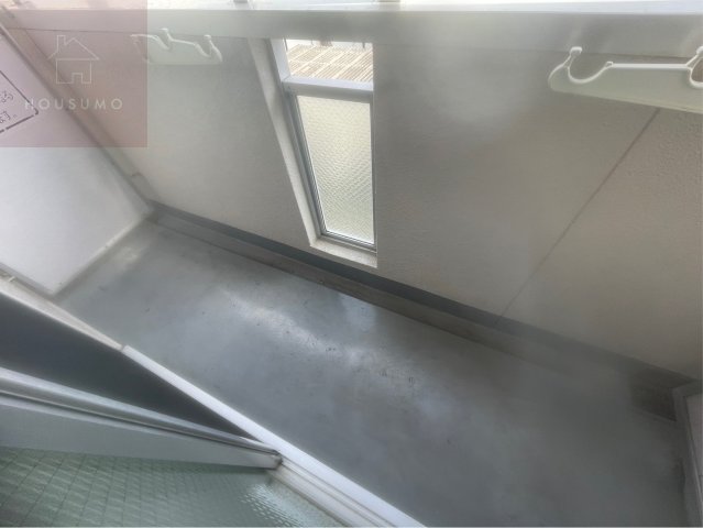 バルコニー　ちょっとした収納スペースも充実しています