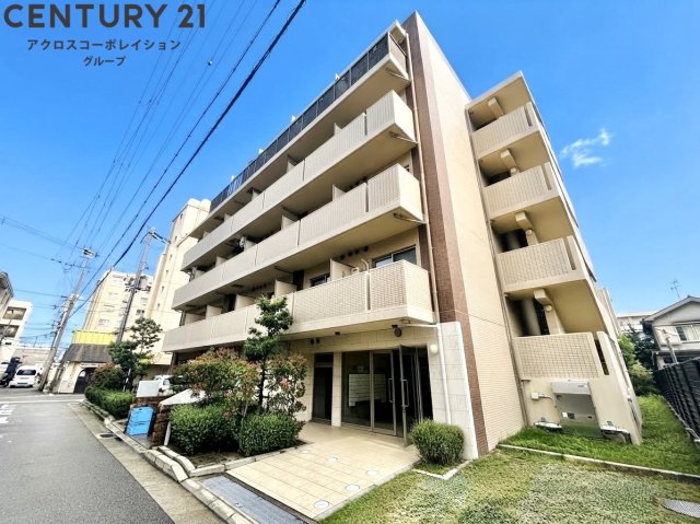 建物外観　オートロックで外部の人間が簡単に出入りできないため安心です。