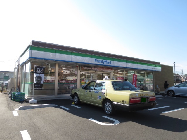 コンビニ　ファミリーマート桂台二丁目店（コンビニ）まで121m