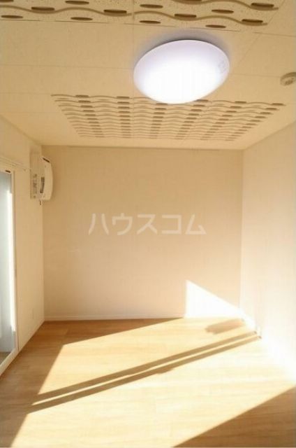 ミレドゥーエ中野の居間写真