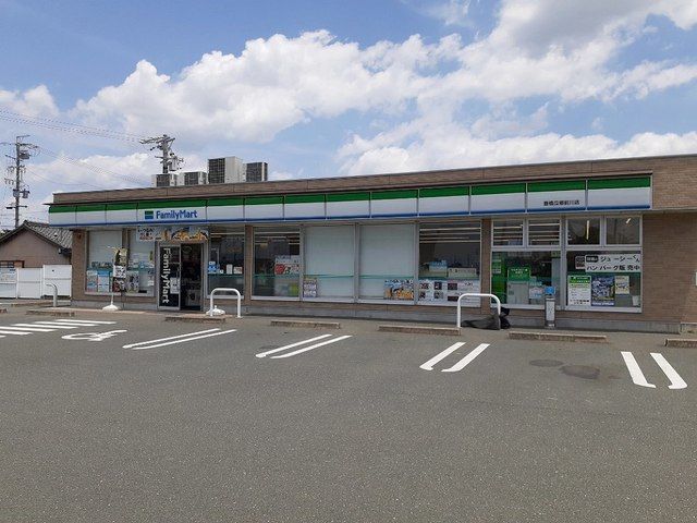 コンビニ　ファミリーマート（コンビニ）まで550m