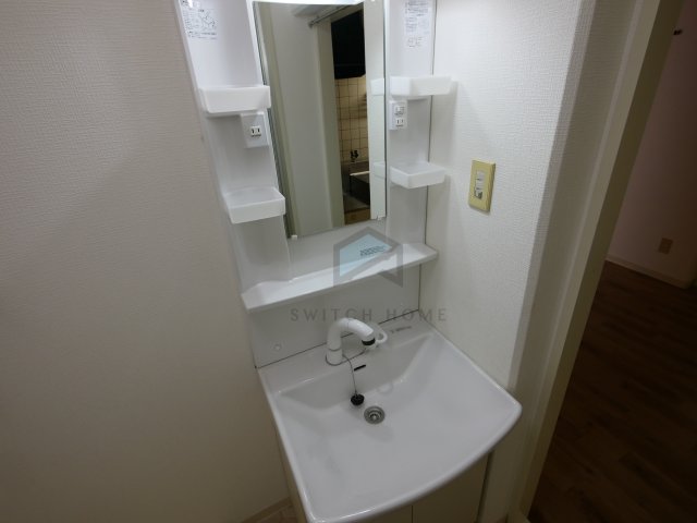 洗面設備　独立洗面台あり、毎朝おしゃれに忙しい女性の方におすすめです