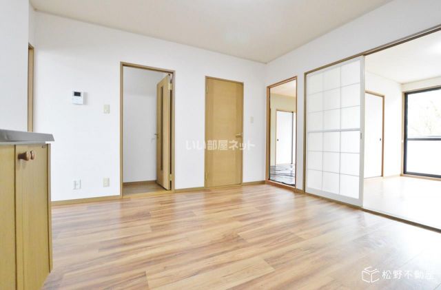 ファミール三木 Bの居間写真