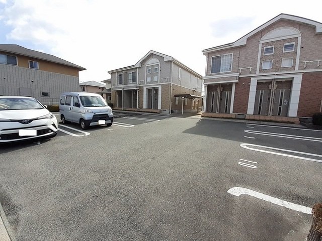 駐車場　駐車場完備です