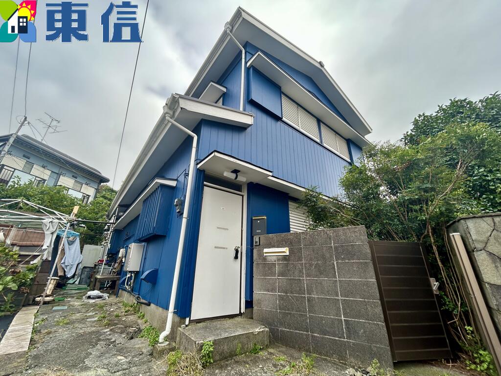 建物外観　青色が特徴の外観です！
