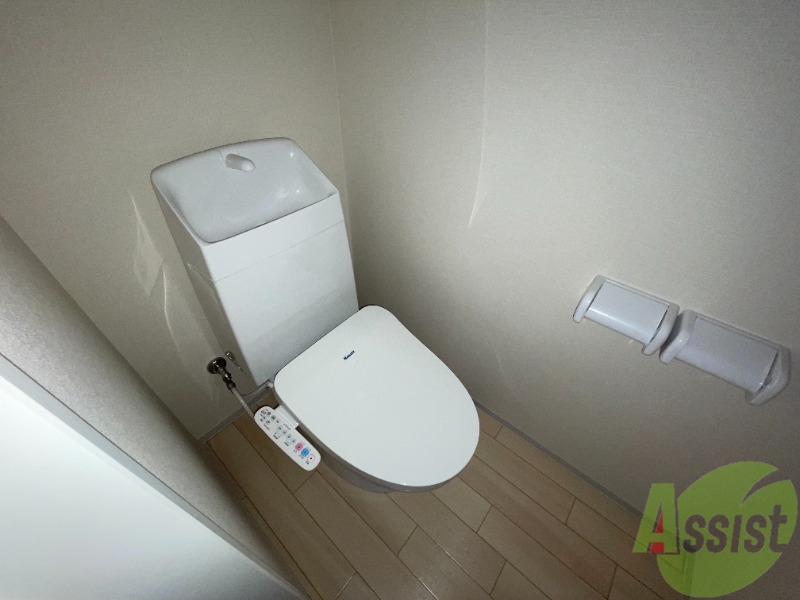 トイレ　トイレは温水洗浄便座が付きなのが嬉しいですね。