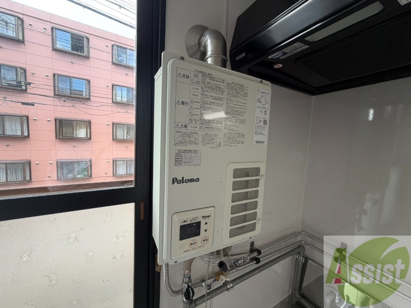 その他設備　給湯器は簡単操作で温度調整ができますよ。