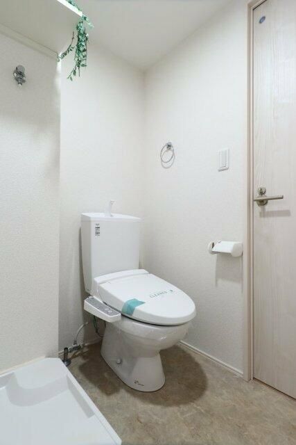 京急本線 大森町駅 徒歩7分 3階建 築8年のトイレ写真