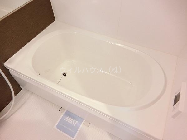 バス・シャワールーム　浴室乾燥機、追い焚き機能付きバス！
