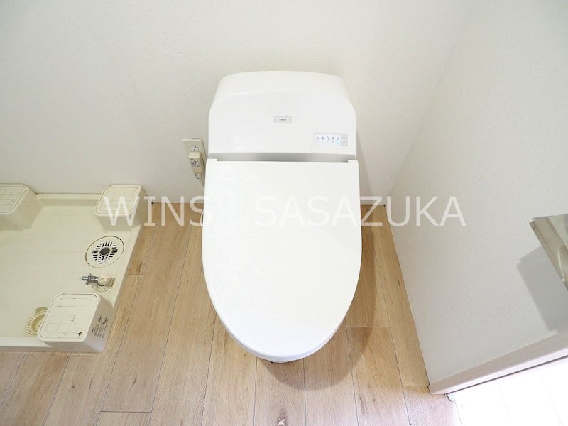 京王新線 幡ケ谷駅 徒歩5分 4階建 築9年のトイレ写真