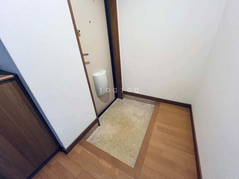 玄関　明るい開放的な玄関です。