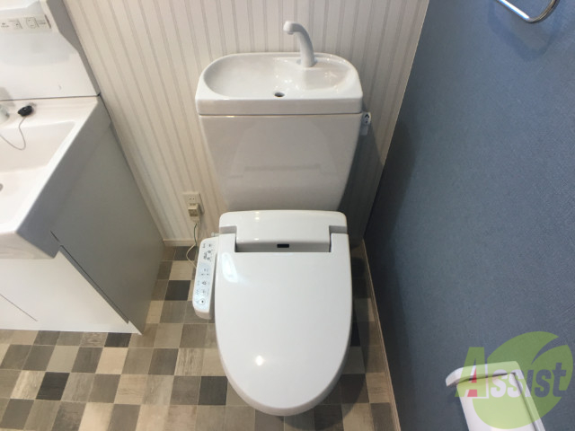 トイレ　トイレはをウォシュレット機能も付いていて便利に使えます。
