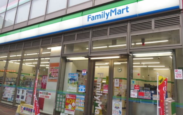 コンビニ　ファミリーマート よろづやペアナード店（コンビニ）まで194m