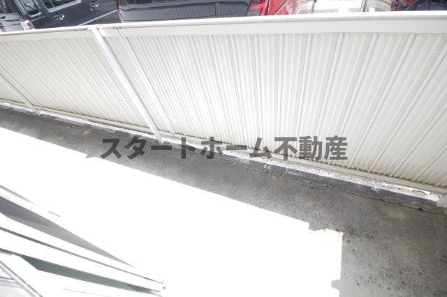 バルコニー　陽当たり良好なバルコニーです