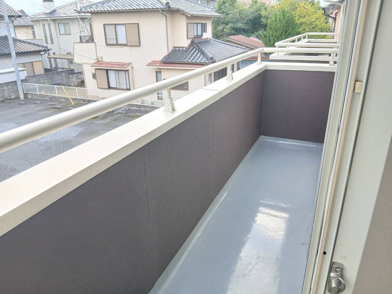 バルコニー　暖かな日差しのふりそそぐバルコニー