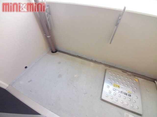 バルコニー　南向きで洗濯物も良く乾きます