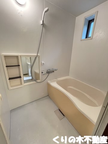 バス・シャワールーム　コンパクトで使いやすいお風呂です