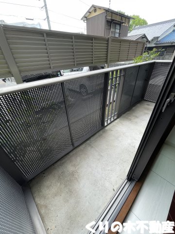 バルコニー　お洗濯にも便利なバルコニー付き