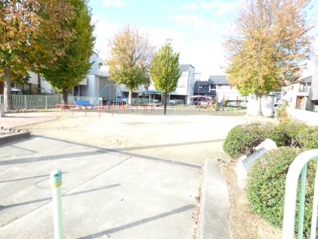 【岡田マンションの公園】