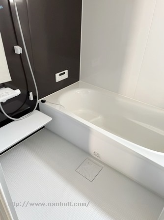 バス・シャワールーム　換気乾燥機・追焚き機能付き一坪バス