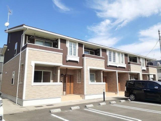 松山市溝辺町のアパートの建物外観