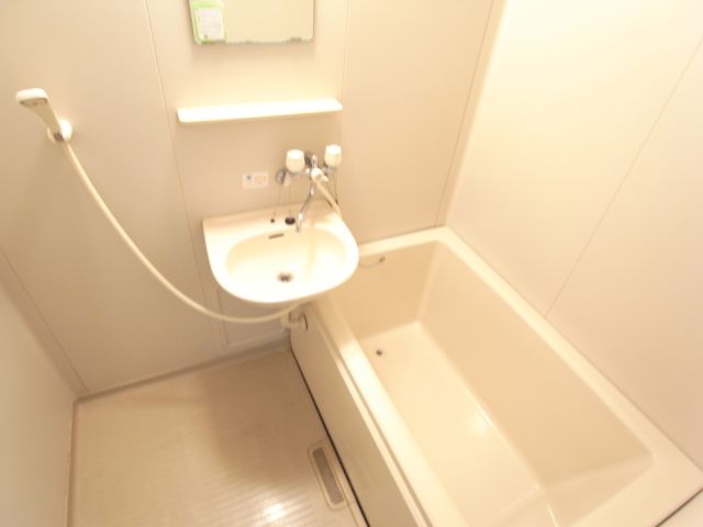 バス・シャワールーム　トイレと別の浴室でゆっくりつかれます・・・