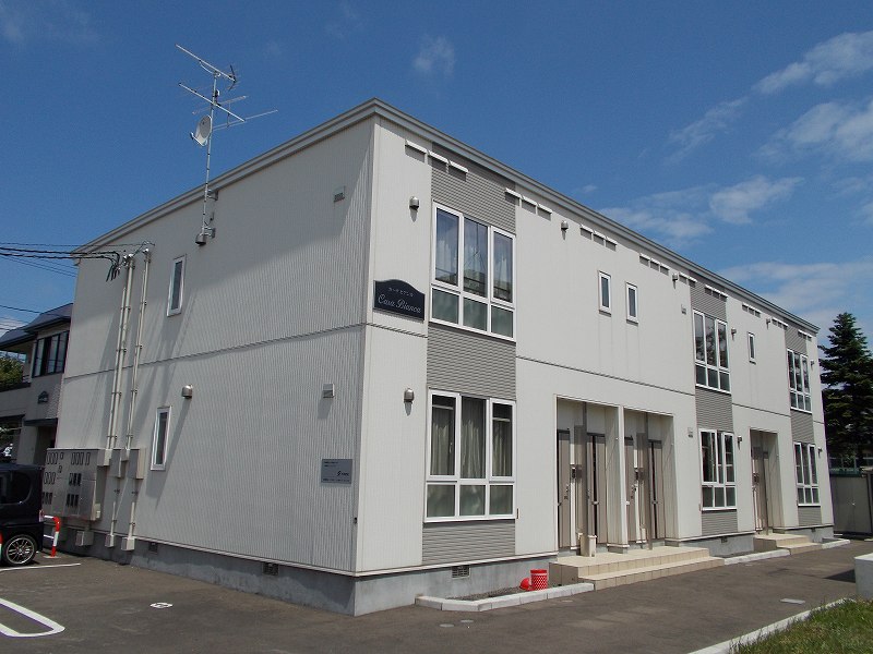 札幌市手稲区前田十三条のアパートの建物外観