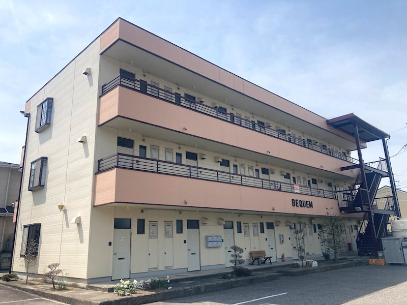 松本市大字惣社のマンションの建物外観