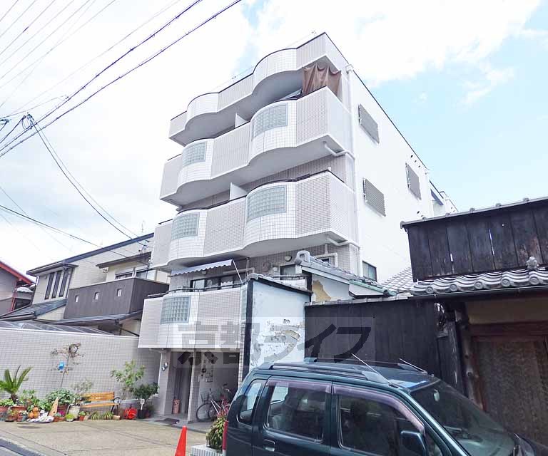 京都市上京区挽木町のマンションの建物外観