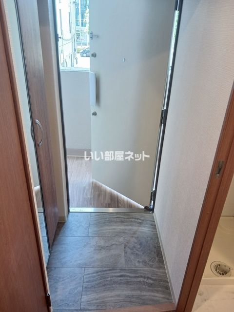 【FREEDOM residence堺大小路の玄関】