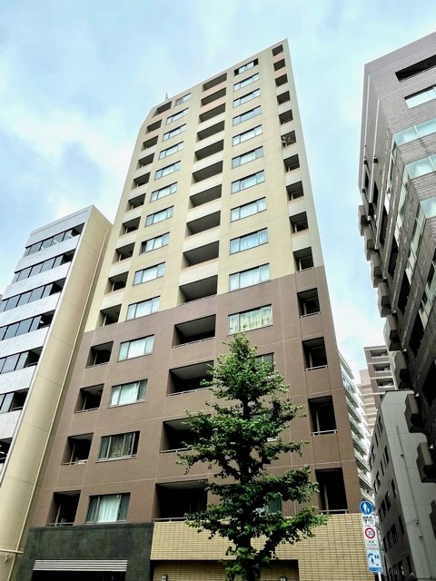 【レジディア神田岩本町の建物外観】