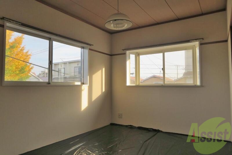 その他部屋・スペース　和室には２面に窓があるので、風通しも良さそうです。