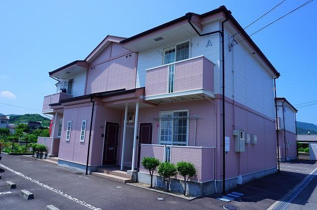 高松市国分寺町新居のアパートの建物外観