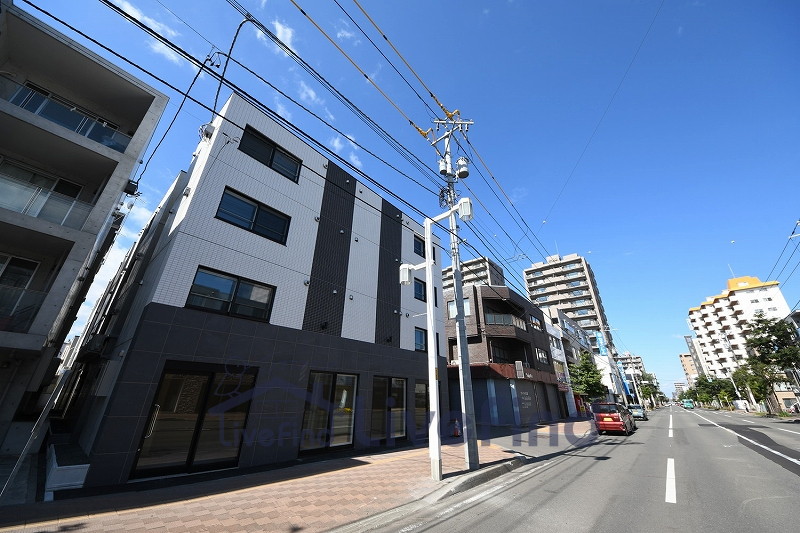 札幌市南区澄川三条のマンションの建物外観