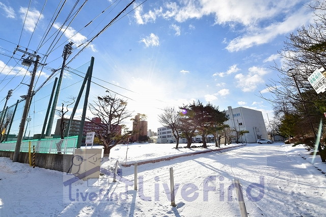 【札幌市南区澄川三条のマンションの小学校】