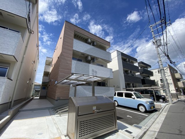 【東大阪市友井のアパートの建物外観】