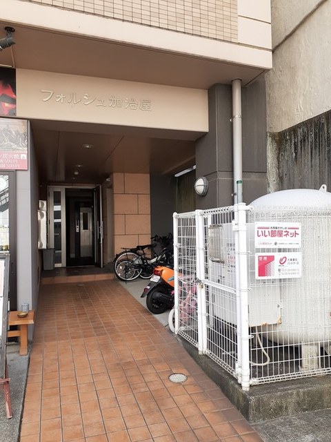 【鹿児島市加治屋町のマンションのエントランス】