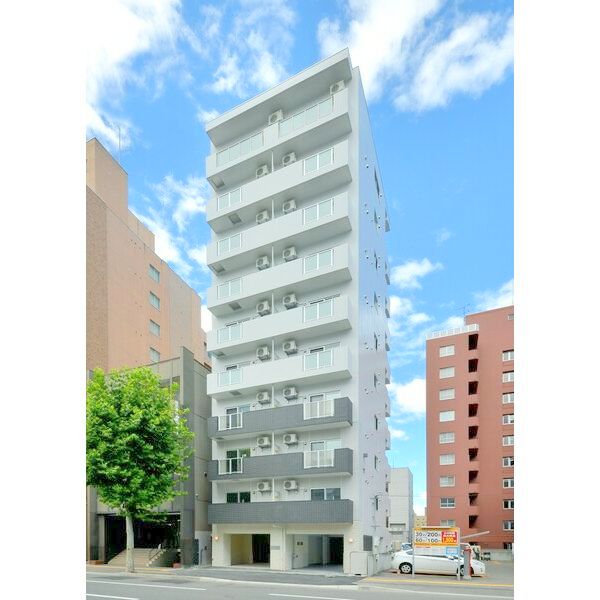 札幌市中央区南二条西のマンションの建物外観