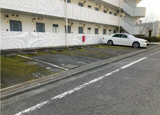 【八王子市南大沢のマンションの駐車場】