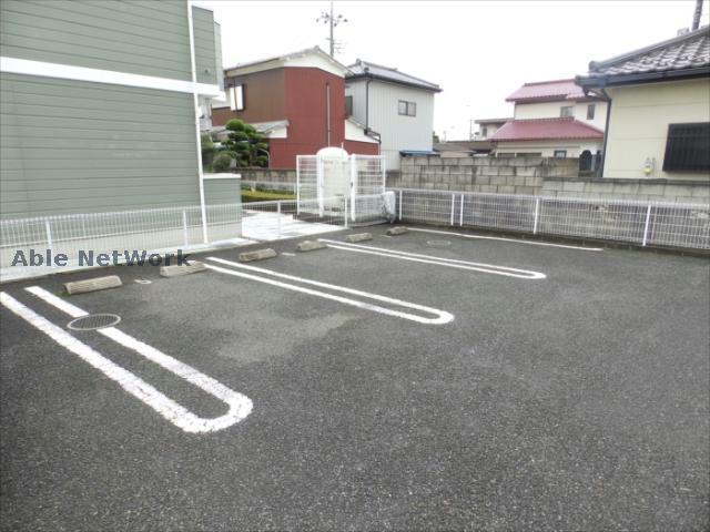 【古河市鴻巣のアパートの駐車場】