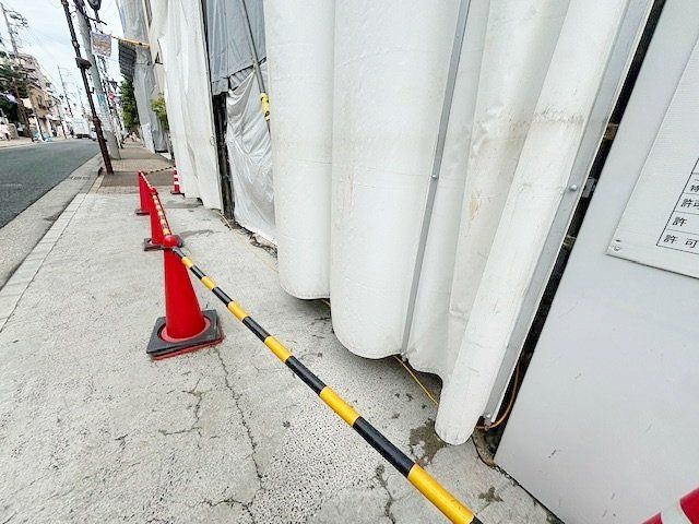 【横浜市鶴見区豊岡町のマンションのエントランス】