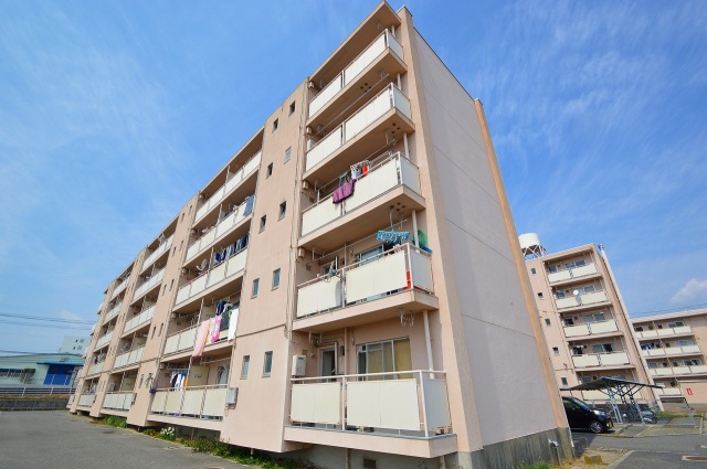 東広島市八本松飯田のマンションの建物外観