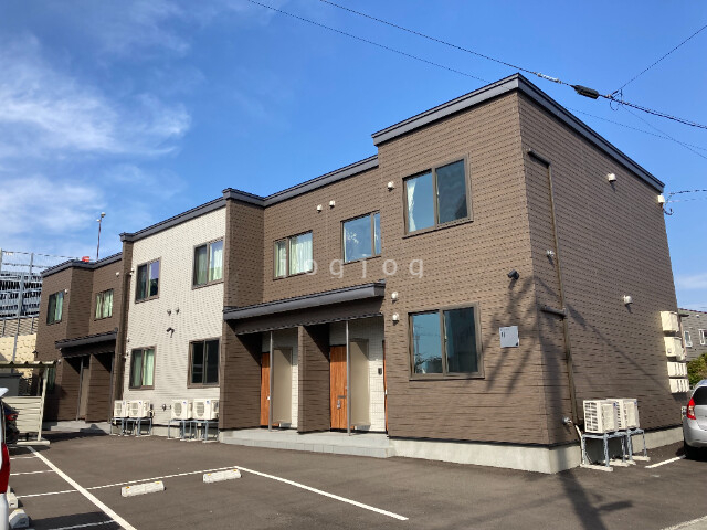 函館市湯川町のアパートの建物外観