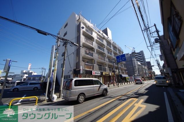 【朝霞市仲町のマンションの庭】