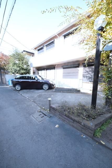 【小金井市中町のアパートの駐車場】