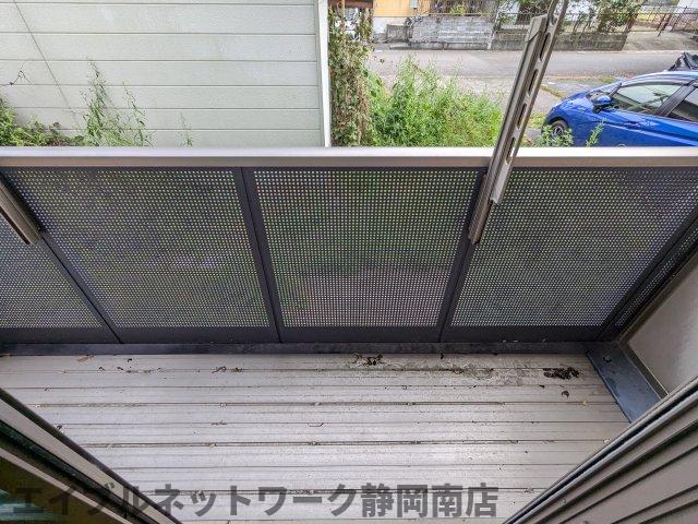 バルコニー　開放的で明るい空間を演出してくれるバルコニーです